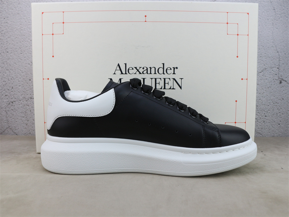 ALEXANDER MCQUEEN Black White Oversized Sneakers 553680WHGP51070